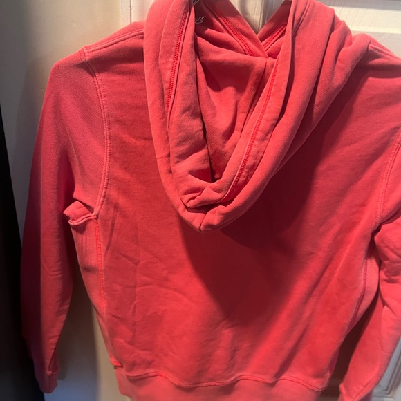 Vineyard Vines Hoodie size small- new with tags - Picture 4 of 5